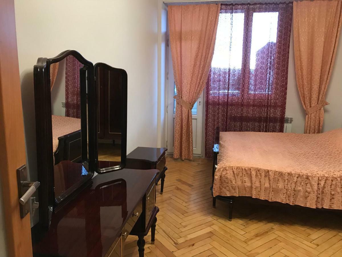 33 Martiros Saryan Street Lägenhet Jerevan Exteriör bild