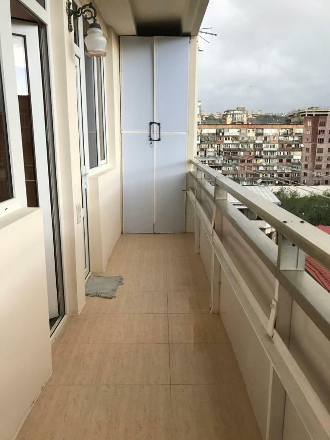 33 Martiros Saryan Street Lägenhet Jerevan Exteriör bild